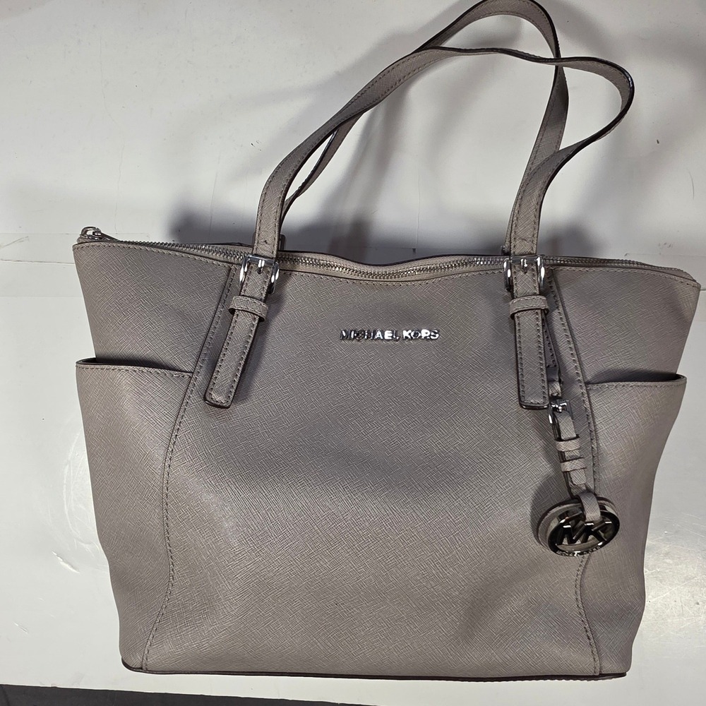 Michael Kors 2pc Set Charlotte Lg Tote Bag & Jet Set Tri Fold Wallet Pearl Grey